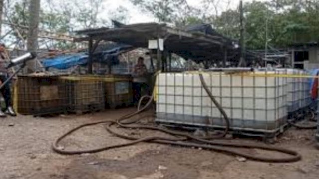 203 ton atau 203 ribu liter solar ilegal digerebek di Pesawaran (tangkaplayarvideo_metrotvnews)