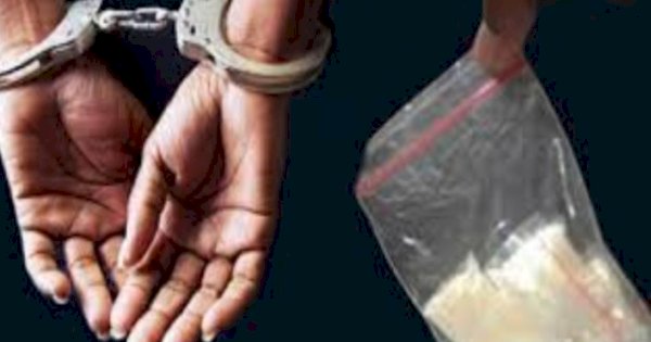 Diamankan gegara Tak Pakai Helm, Isi Kantongnya Bikin Syok Polisi