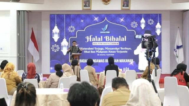 Kepala BPOM RI, Taruna Ikrar sambutan di halalbihalal, Selasa (7/4). (BPOM)