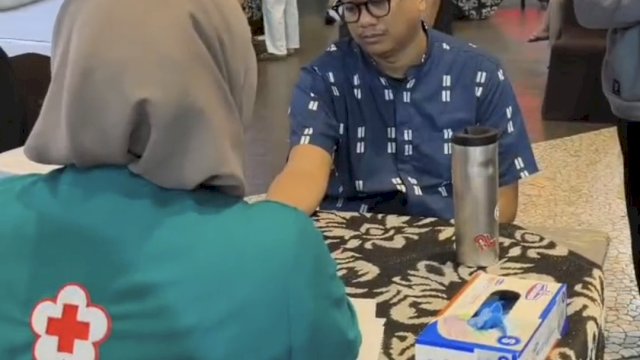 Donor darah PMI Makassar dalam rangka meriahkan HUT Nipah Mall. (Dok. HN)