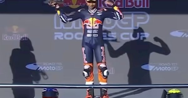 Drama Lap Terakhir! Pembalap Muda Indonesia Ramadhipa Kunci Kemenangan Perdana di Spanyol