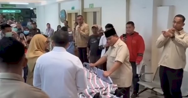 Prabowo Tunjukkan Empati, Langsung Sambangi Korban Tabrakan Kereta di Bekasi