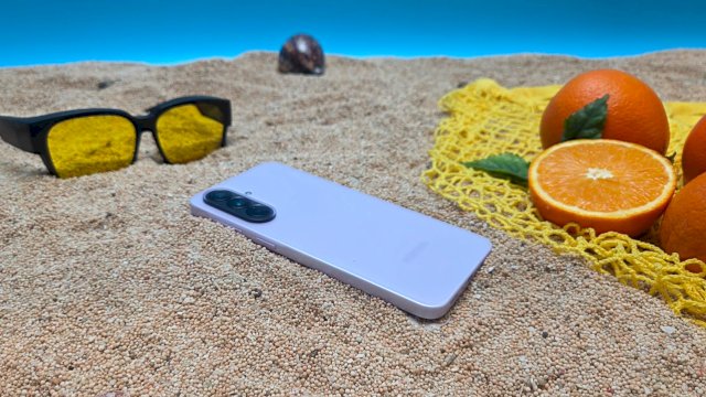 Galaxy A37 5G sudah dilengkapi dengan sertifikasi IP68 lebih tahan air dan debu. (Dok. Samsung)