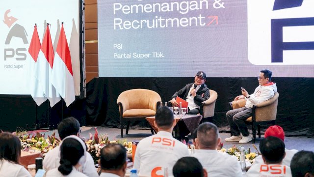 Mantan anggota DPR RI dua periode, Rusdi Masse (RMS), menguraikan strategi kunci meraih kemenangan politik di hadapan pengurus PSI se-Indonesia di Hotel Santika Premier Slipi, Minggu (12/4/2026). (Dok TKN)