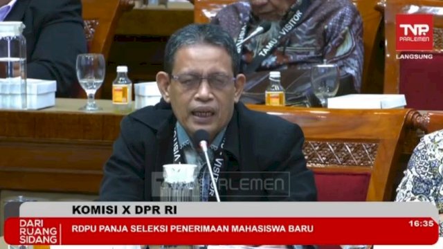 Rektor Unismuh Makassar, Rakhim Nanda saat menghadiri pertemuan di kantor DPR RI. (Foto: Unismuh)