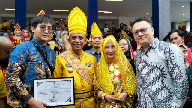 PT Huabao Indonesia raih penghargaan dari Gubernur Sulteng. (Dok. Huabao Indonesia)
