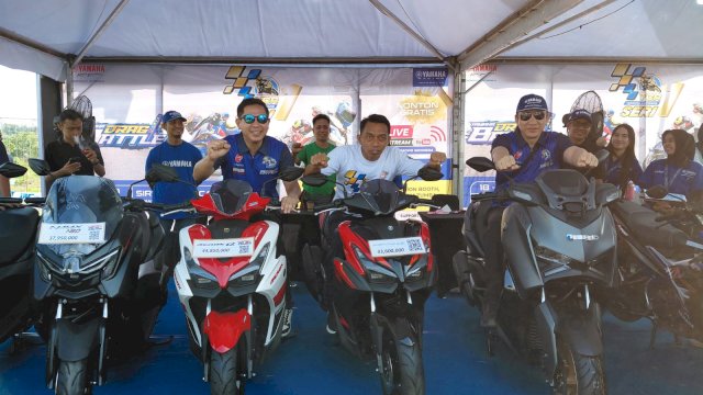 Bupati Sidrap Syaharuddin Alrif saat menghadiri YCR 2026 di Sirkuit Mario Sidrap. (Dok. SJAM)