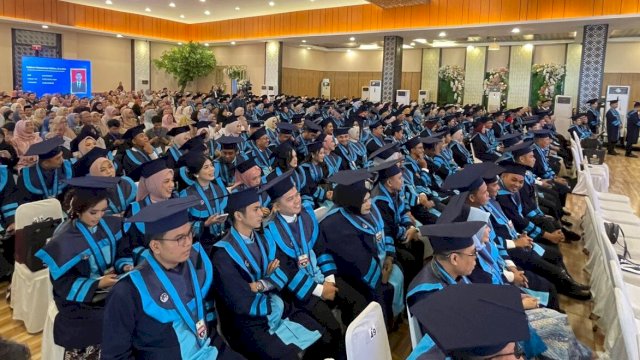 Pelaksanaan wisuda Unibos Makassar di Balai Sidang 45. (Dok. Gita/HN)