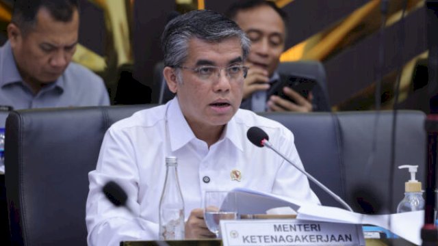 Menaker Yassierli saat memberikan pandangan pemerintah dalam Rapat Kerja Pembahasan RUU PPRT di DPR, Senin,20/4/2026  (Foto: Biro Humas Kemnaker)