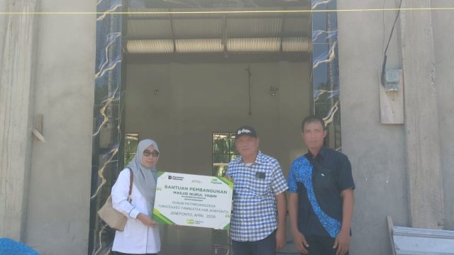 Pegadaian salurkan bantuan untuk pembangunan masjid di desa Turatea Jeneponto. (Dok. Pegadaian)
