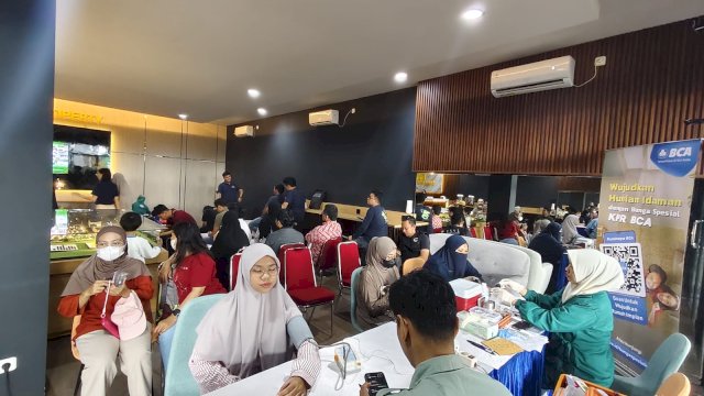 Kegiatan donor darah SMM Capital bekerjasama dengan PMI Kota Makassar. (Dok. SMM Capital)