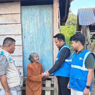 YBM PLN UID Sulselrabar Salurkan Bantuan untuk 303 Anak Panti dan Dhuafa