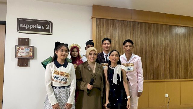 Selfi Yamma dan Andi Syaqirah saat menghadiri audisi DA8 di Makassar. (Dok. Gita/HN)