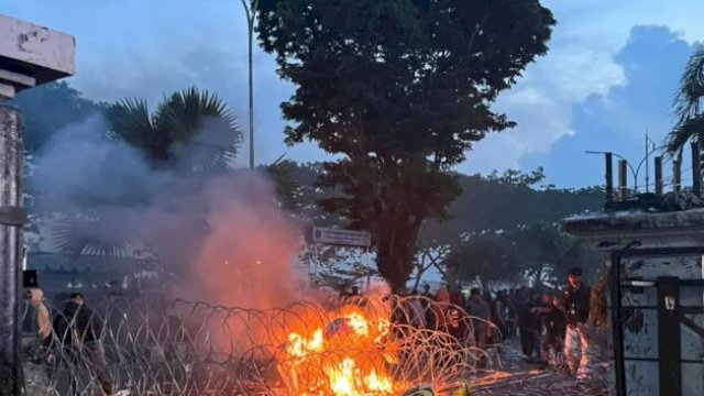 Aksi 21 April di depan Kantor Gubernur Kaltim. (HO_Koalisi Pers Kaltim) 