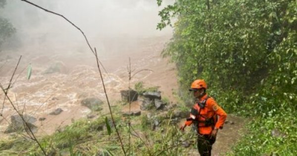 Liburan Berakhir Pilu, 2 Remaja Tewas di Air Terjun Cekala