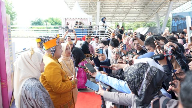 Wali Kota Makassar sesi wawancara media usai upacara Hardiknas, Sabtu (2/5). (Dok. Hsn)