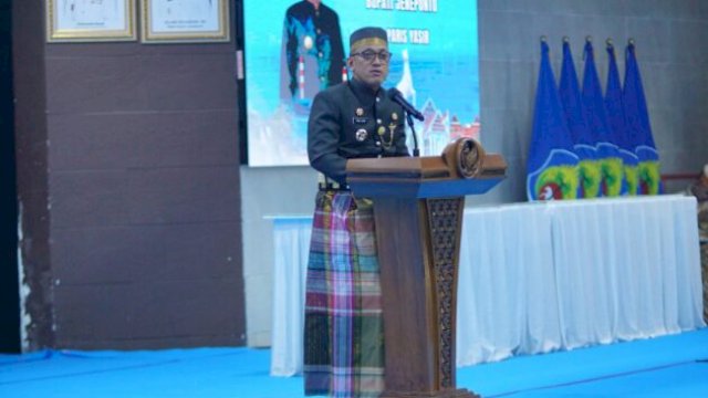 Bupati Jeneponto Paris Yasir tengah menyampaikan sambutan di panggung utama peringatan Hari Jadi ke-163 (doc diskominfospjeneponto/aswin@harian.news) 