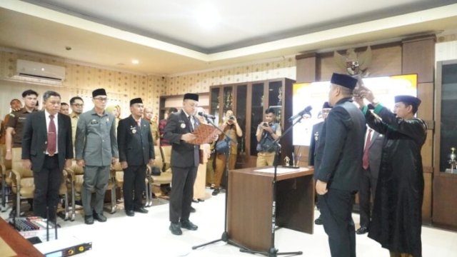 Suasana pelantikan Dr. Aspa Muji sebagai Penjabat Sekretaris Daerah Kabupaten Jeneponto di Ruang Rapat Bupati, Senin (4/5/2026). (HO_doc:diskominfospjeneponto/aswin@harian.news)