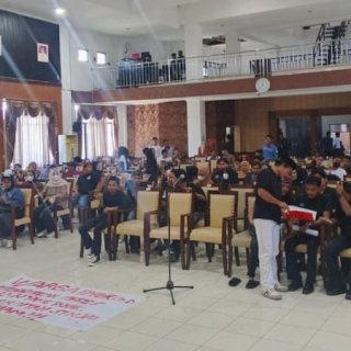Warga Demo Jalan Rusak, Pemda Dinilai Tak Berdaya Hadapi Kebijakan Pusat