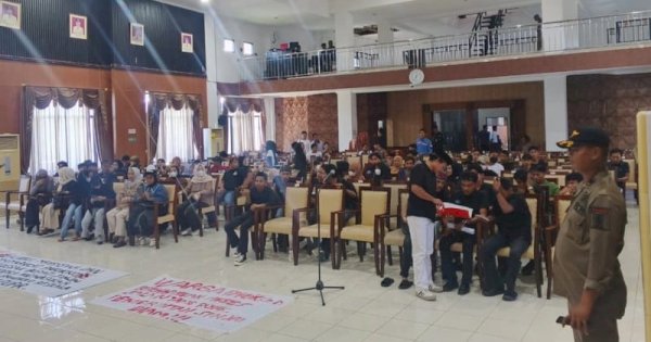 Warga Demo Jalan Rusak, Pemda Dinilai Tak Berdaya Hadapi Kebijakan Pusat