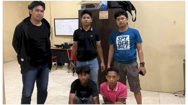 Tim Resmob Polres Sinjai yang dipimpin Aipda Andi Mapparumpa mengamankan pelaku pencurian AC, Salman Khan (HO_resmobsinjai/irman bgs) 