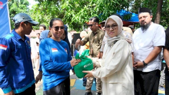Peringatan Hari Buruh di Gowa jadi momentum interaksi Pemkab dengan buruh. Bantuan BPJS hingga pasar murah tersedia di One Day One District. (HO_doc:humaskabgowa/yoz@harian.news