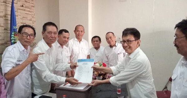 Dikawal Pendukung, Suwardi Thahir Daftarkan Diri ke PWI Sulsel