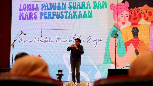 Ferry Curtis saat presentase lirik Mars Perpusnas, Rabu (13/5). (Dok. Pepusnas/FC)
