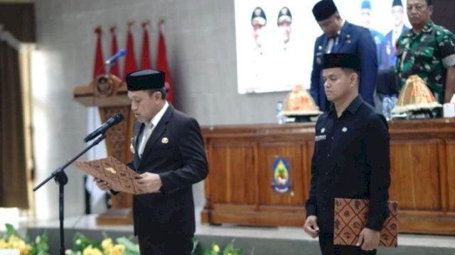Bupati Jeneponto, Paris Yasir, memimpin pengambilan sumpah jabatan 198 pejabat di lingkungan Pemkab Jeneponto, Senin (18/5/2026). (Doc_humaskominfojeneponto!/aswin@harian.news) 