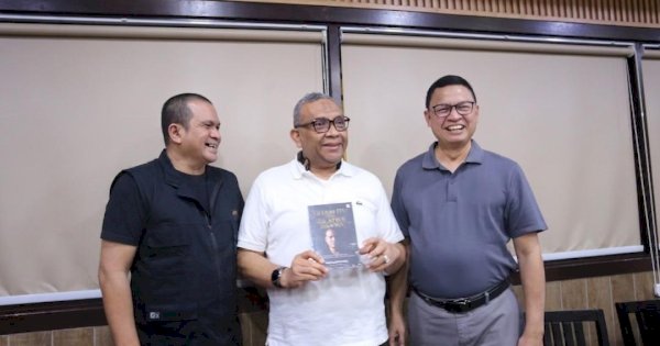 Wachyudi Muchsin, Dokter Makassar Pertama Launching Buku “Hitam Itu Bukan Sekadar Warna” di Malaysia