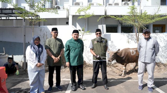 Pemkot Makassar melakukan penyembelihan qurban, Kamis (28/5). (Dok. Hms)