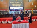 DPRD Sinjai Serahkan Rekomendasi LKPJ 2025, Rapat Paripurna Diwarnai Aksi HMI