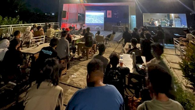 APK Indonesia menggelar kegiatan Nobar dan Diskusi Publik film dokumenter &ldquo;Pesta Babi: Kolonialisme di Zaman Kita&rdquo; pada Kamis malam, 21 Mei 2026, di Manners Coffee, Makassar. (doc_apkindinesia) 