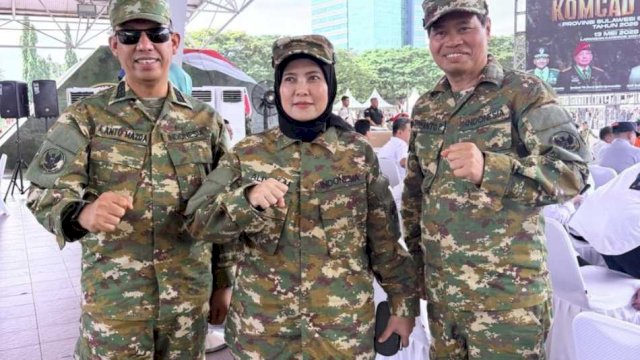 Wabup S, Andi Mahyanto Mazda (kiri) bersama Wawali Makassar Aliyah Mustika Ilham (tengah) usai mengikuti upacara penetapan Komcad ASN tahun 2026 di Lapangan Karebosi Makassar, Rabu (13/5/2026). (doc_andiantomazda) 