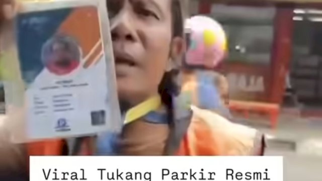 Oknum Jukir viral palak 20 ribu ke pengendara di Makassar. (Dok. SC)
