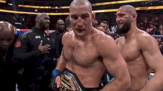 Sean Strickland sukses mencatatkan sejarah baru di UFC setelah merebut sabuk juara kelas menengah usai mengalahkan Khamzat Chimaev. (Dok. SC)