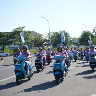 Peringati Hari Kartini, Srikandi PLN Gelar Aksi Berbagi dan Kampanye Energi Hijau