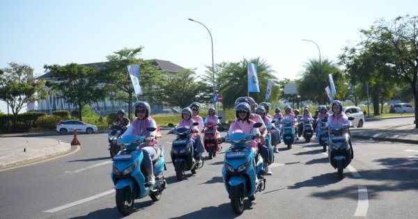 Peringati Hari Kartini, Srikandi PLN Gelar Aksi Berbagi dan Kampanye Energi Hijau