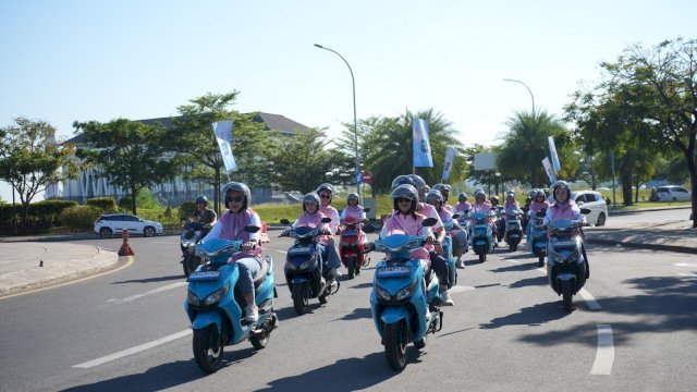 Srikandi PLN UID Sulselrabar mengadakan Kegiatan SUNMORI (Sunday Morning Ride) sebagai bagian dari kampanye sosialisi penggunaan kendaraan listrik. (Dok. PLN)