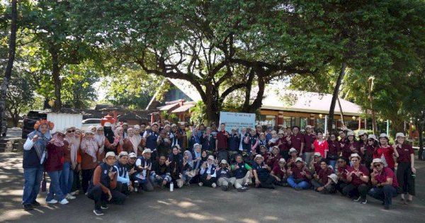 GMTD Gelar Aksi Bersih Pantai Akkarena, 306 Kilogram Sampah Berhasil Dikumpulkan