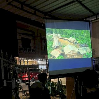 AJI Makassar Nobar Pesta Babi, Bongkar Krisis Ruang Hidup Masyarakat Adat Papua