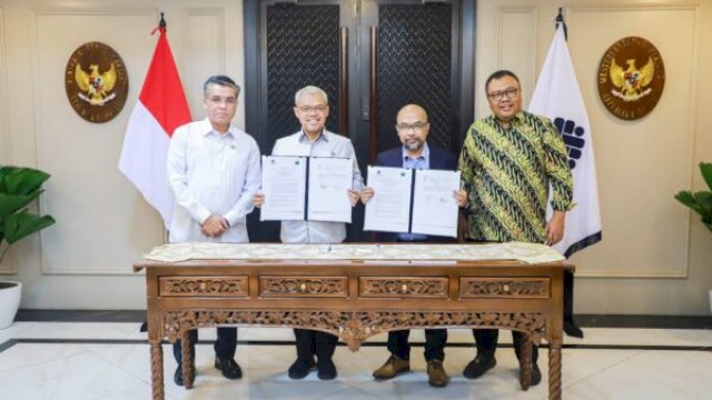  Penandatanganan MoU antara Kemnaker dan IKA FIKOM UNPAD di Jakarta, Senin (11/5/2026). Kerja sama ini bertujuan memperkuat komunikasi publik berbasis data dan teknologi digital. (Foto:doc_birohumaskemnaker)