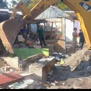 Pemkot Makassar Bongkar 178 Lapak PKL di Kecamatan Mariso
