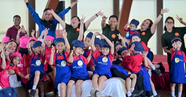 Sambut HUT ke-14, Aston Makassar Gelar Program Edukatif bersama Siswa SD Gamaliel