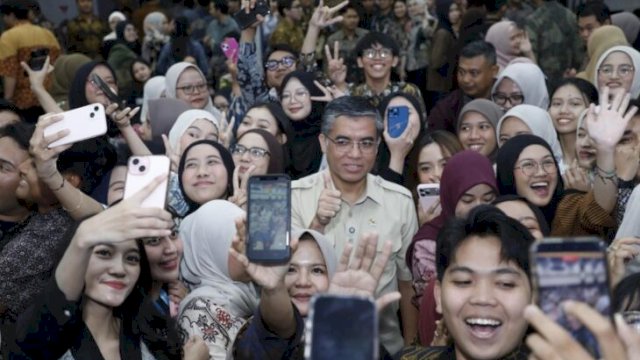 Menaker Yassierli saat melepas 1.105 peserta Magang Nasional Batch II di lingkungan Kemnaker, Kamis (21/5/2026). (doc_birohumaskemnaker) 
