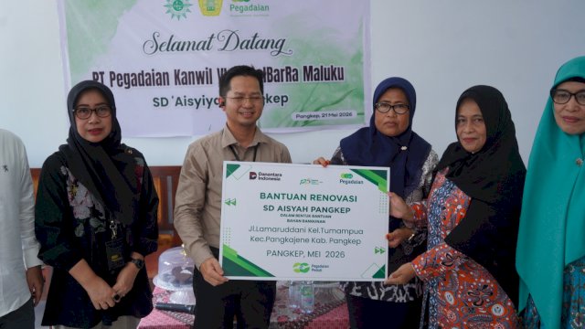Pegadaian memberikan bantuan renovasi sekolah dasar di Pangkep. (Dok. Pegadaian)