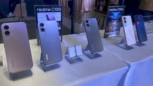 realme C100 Series yang dipajang saat kegiatan roadshow &ldquo;Aman Ajaaa&rdquo; di Verda Cafe Makassar. (Dok. Gita/HN)