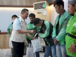 YBM PLN UID Sulselrabar Tebar Berkah Daging untuk Kaum Dhuafa dan Driver Ojol