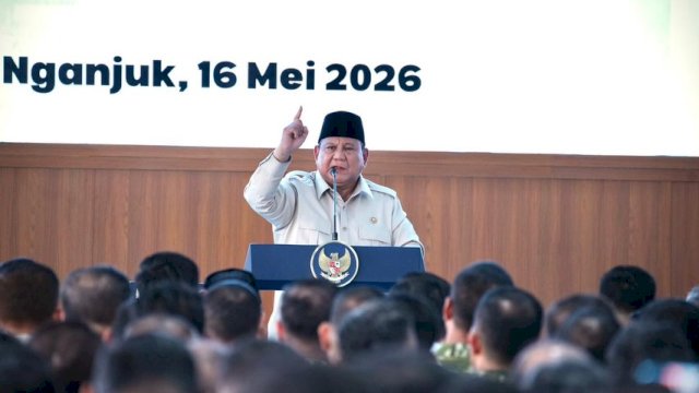 Presiden Prabowo Subianto saat meresmikan 1.061 Koperasi Merah Putih di Nganjuk, Jawa Timur, Sabtu (16/5/2026). Dalam pidatonya, ia meminta warga desa tidak khawatir terhadap fluktuasi dolar. (tangkaplayar_IG@ferry.juliantono)