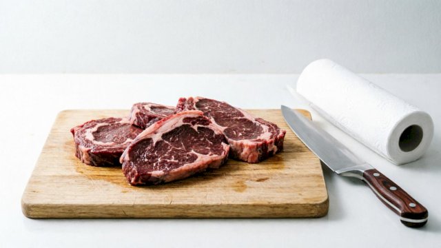 Jangan dicuci dulu ! 5 cara simpan daging kurban biar awet 3 bulan (qwenAI@harian.news) 